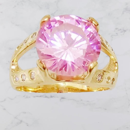 Anillo con circonia rosa en chapa de oro de 22k